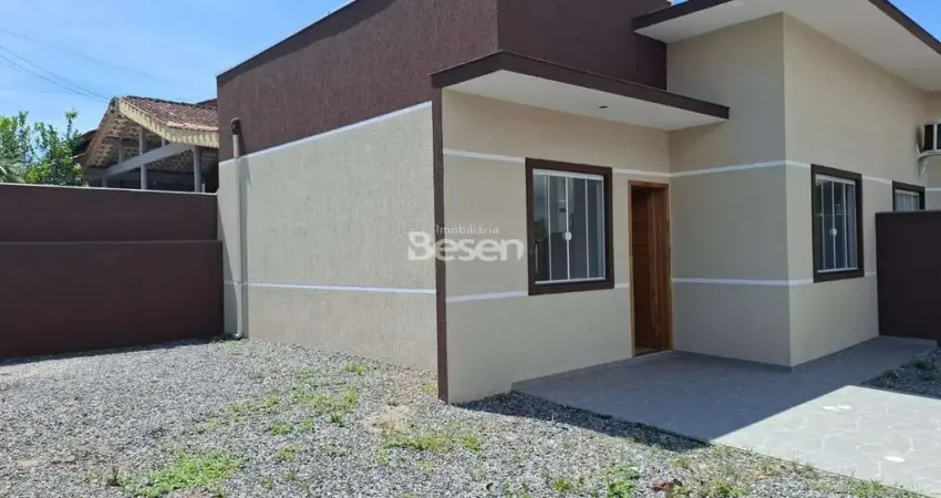 Casa com 2 quartos à venda na Rua 590 Hercílio Luz, 557-R1, Cambijú, Itapoá