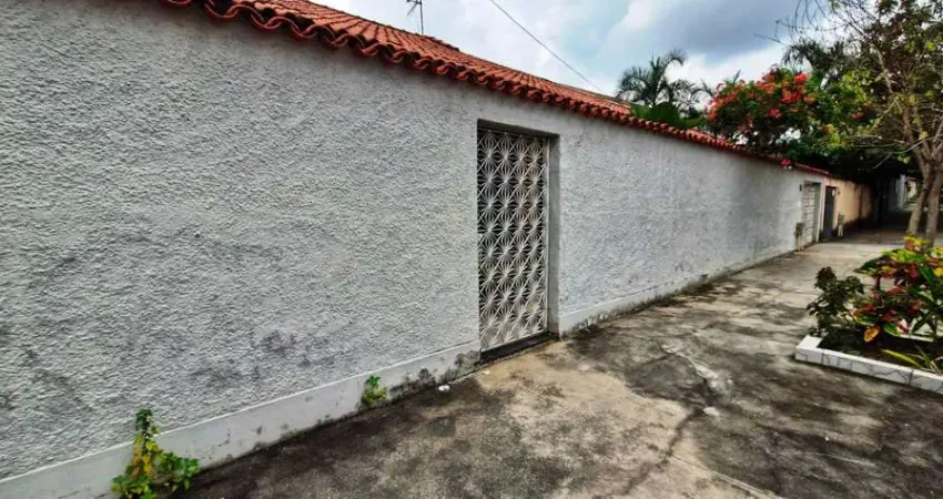 Casa com 3 dormitórios com 355 m² em terreno de 530m² à venda no centro de Campo Grande - Rio de Janeiro/RJ