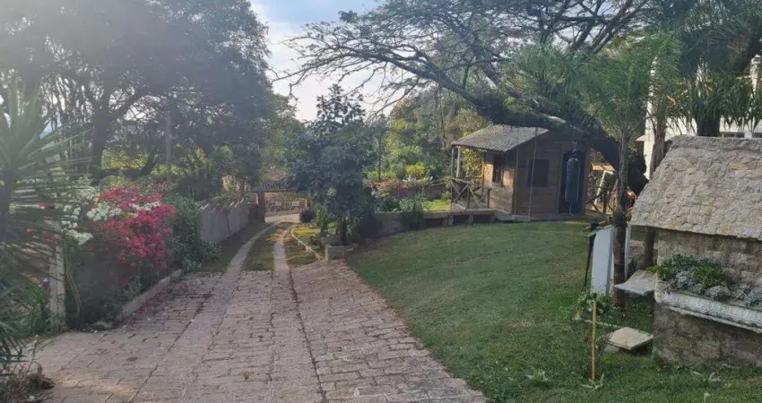 Chácara à venda em Valinhos, Parque Valinhos, com 3 quartos, com 2250 m²