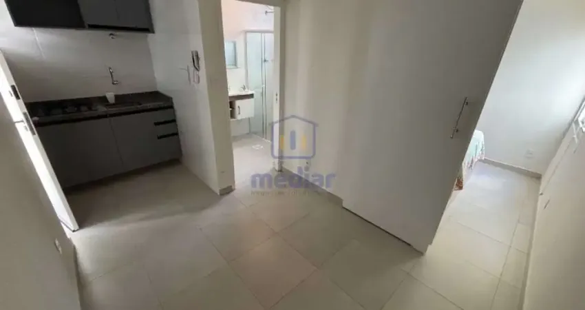 Venda Apartamento Santos SP - Reformado e com planejados novos, o prédio tem acesso direto pelo Aquário na Ponta da Praia.