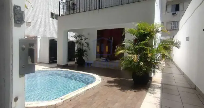 Oportunidade !!!! Sobradão na praia do Gonzaguinha em São Vicente.