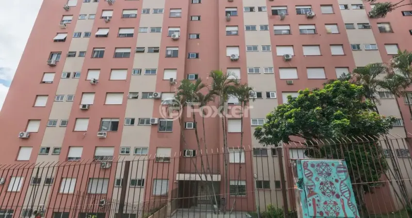 Apartamento de 1 dormitório com 1 vaga rotativa na zona leste da cidade. Todo reformado com piso laminado, banheiro com porcelanato, box de vidro. Permanecem os móveis do dormitório. Possui 5 li