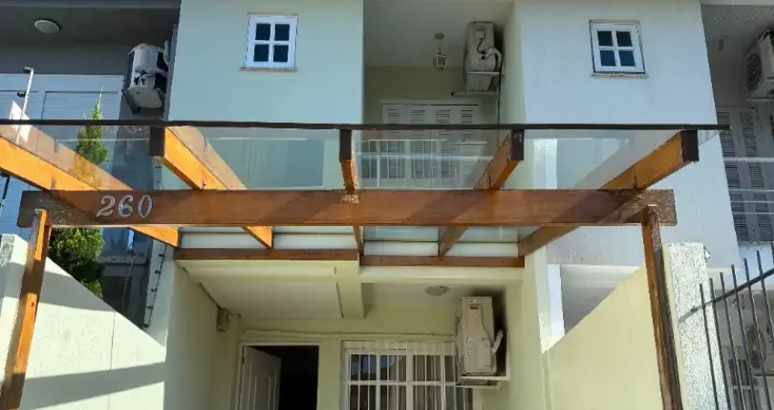 Vendo lindo sobrado de tres suites lavabo garagem para dois carros no bairro Jardim Itu