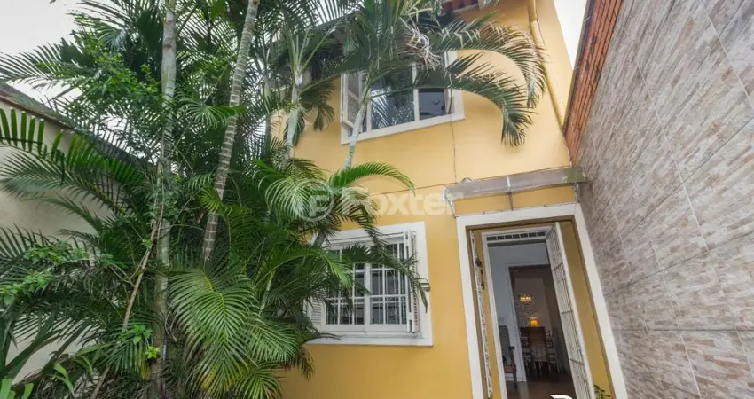 Linda casa espaçosa completa com 2 dormitorios edícula com 150m2 no bairro Partenon em Porto AlegreFoxter Cia Imobiliária vende lindo sobrado com 147,56 m² de área privativa, 2 dormitórios, 2 banheiro