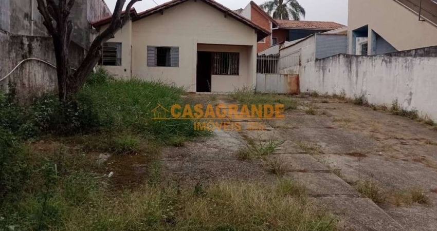 Casa + Edícula com 04 Quartos, 200m² no Jardim Satélite - SJC