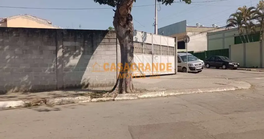Terreno com 1.500 metros quadrados no Jardim Diamante