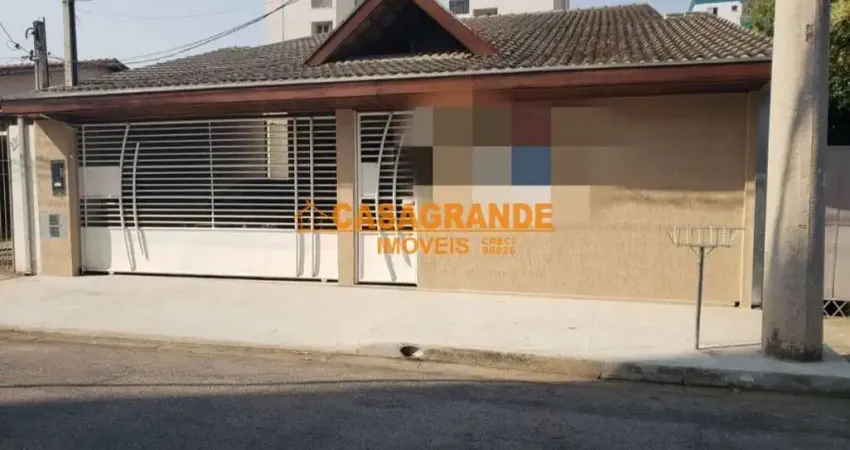 Casa com 03 quartos, 232m² Jardim América SJC