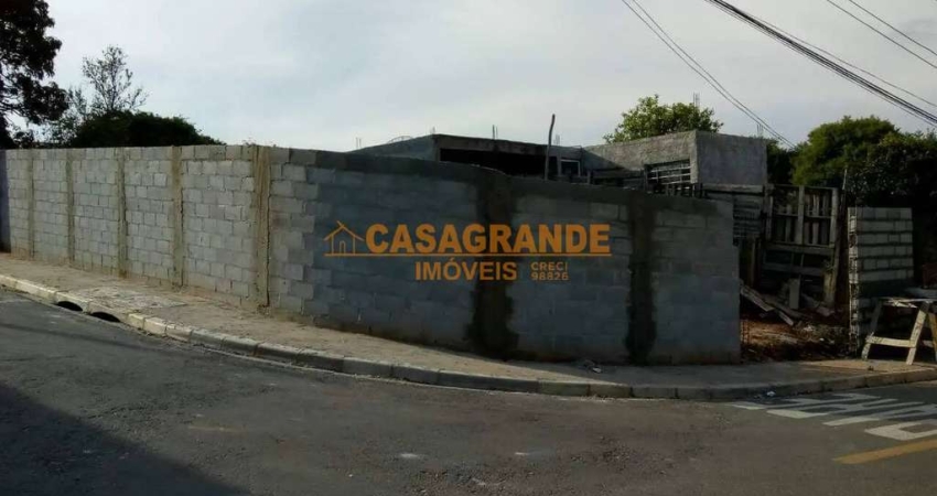 Terreno à Venda de Esquina todo Murado com Alicerce - 200m²