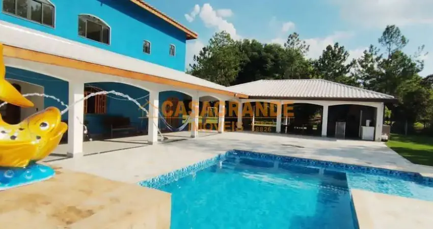Chacara com 5.025 metros quadrados com 900 construído no Bairro Mantiqueira