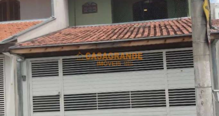 Casa Sobrado com 4 quartos, 241 m², Jardim América