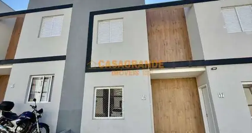 Casa/Sobrado com 02 quartos, no Chácara dos Coqueiros, SJC