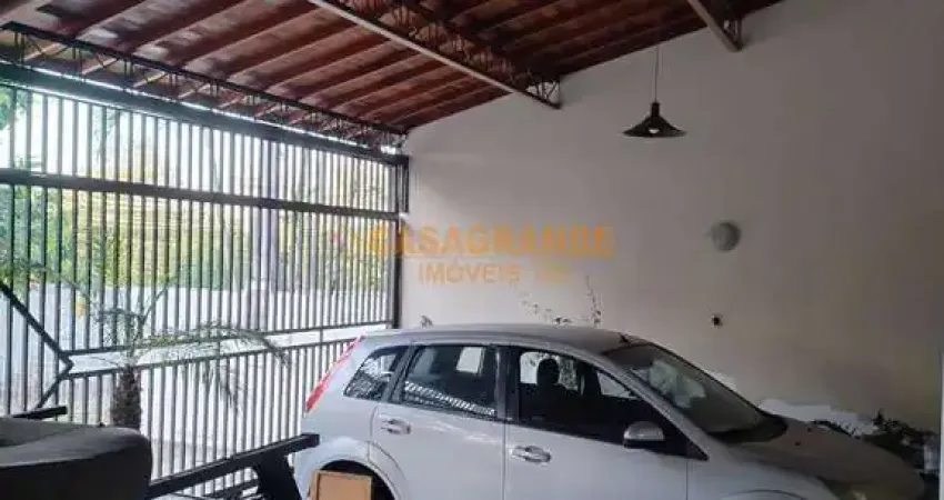 Vendo casa com 3 quartos com 230 de construção no res. vale dos pinheiros