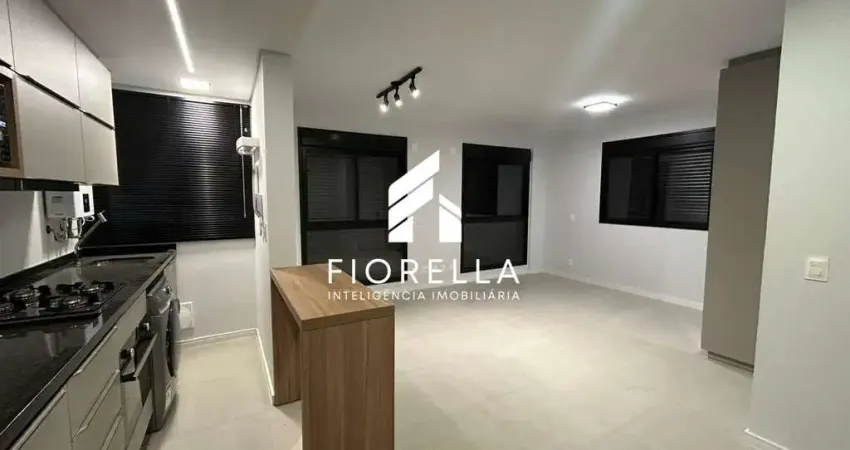 Studio semimobiliado, com vaga de garagem, no centro de florianópolis - sc