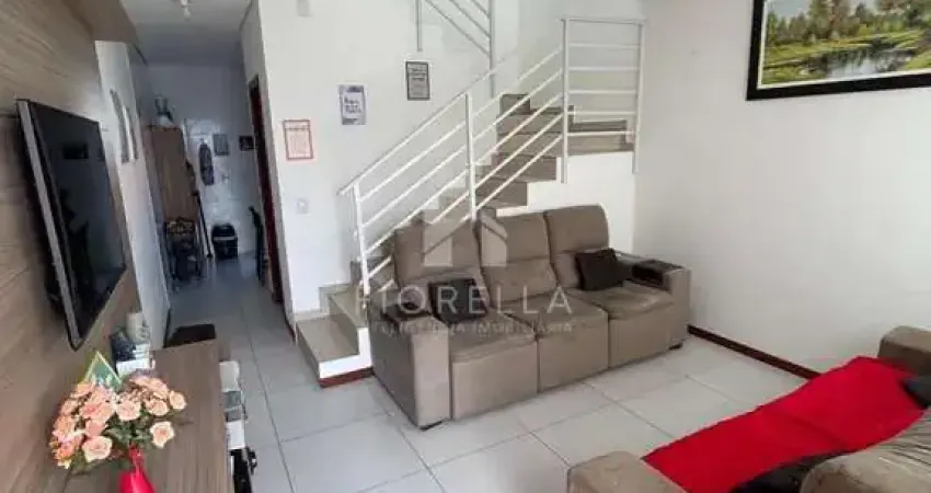 Sobrado com 02 suítes e garagem para 04 carros no bairro forquilhinhas - são josé/sc