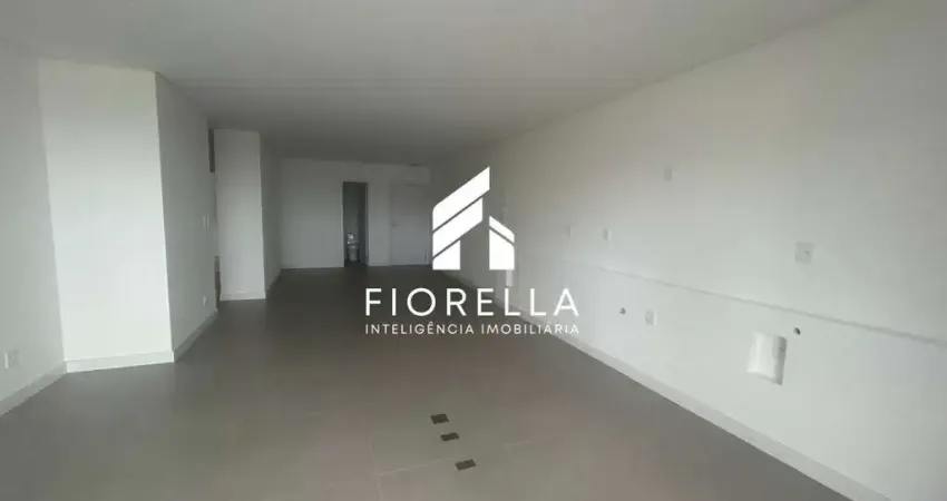 Apartamento com 03 dormitórios sendo 03 suítes no bairro estreito - florianópolis/ sc