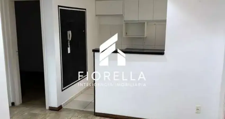 Apartamento de 2 dormitórios semi-mobiliado no bairro roçado.