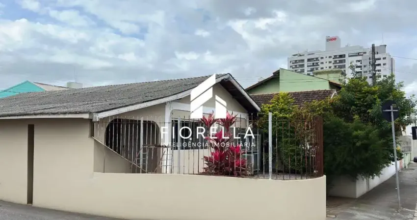 Casa de esquina à venda  321m² de área  3 dormitórios  kobrasol, são josé/sc