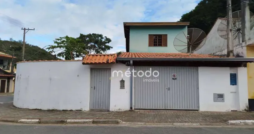 Casa com 3 dormitórios à venda, 250 m² por R$ 900.000,00 - Nogueira - Guararema/SP
