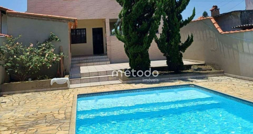 Casa com 5 dormitórios à venda, 250 m² por R$ 760.000 - Parque Agrinco - Guararema/SP