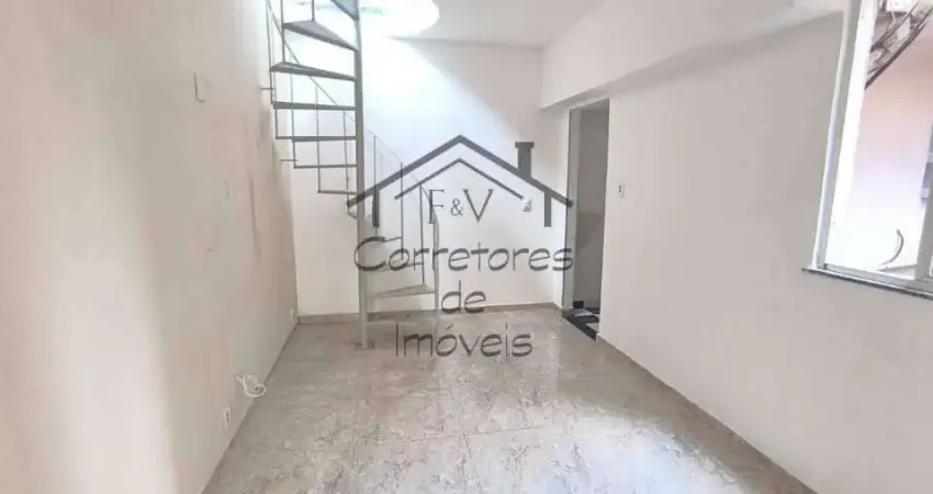 Casa com 2 quartos para alugar na Rua Licínio Barcelos, 671, Irajá, Rio de Janeiro