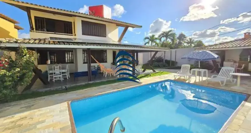 Casa 4 quartos, 1 suíte com closet, em rua pública tranquila, próximo ao farol de Itapuã.