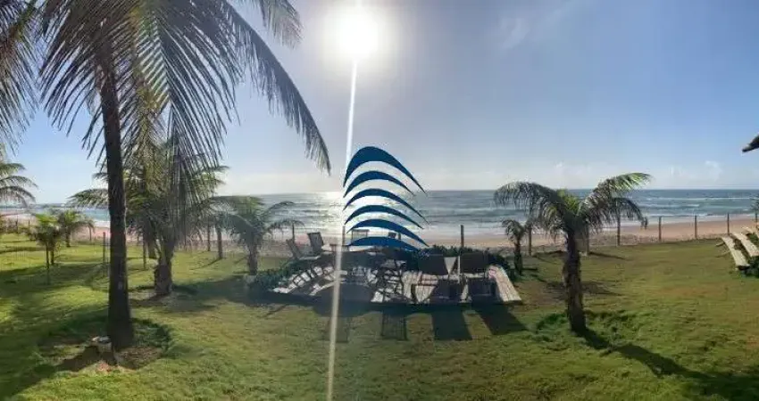 Casa Duplex Pé na areia em Jauá  Casa espetacular com 7 suítes, São 1200 m2 de área total cercada de mar e verde, Pé na areia, em uma das melhores praias da Bahia! PORTEIRA FECHADA