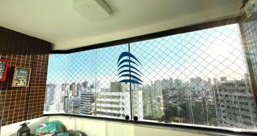 Apartamento de 2 quartos sendo 1 suíte + gabinete, com 80 m2, andar alto, poente, ventilação cruzada, Móveis planejados em todos os ambientes. 2 vagas de garagem.