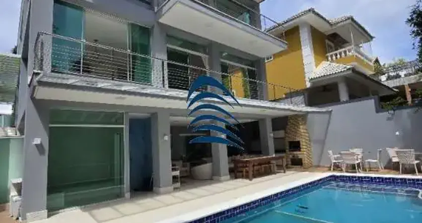 Luxuosa casa em Alphaville I, com área gourmet, piscina privativa e sauna.