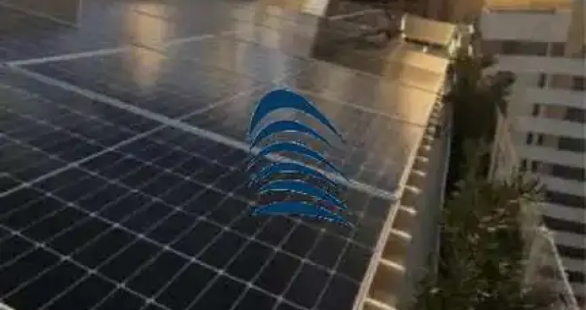 Cobertura 5/4 sendo 2 suítes na Pituba, ventilada, norte/sul, 235m2, com energia solar, 3 vagas de garagem cobertas!  Piso inferior: Sala de estar/jan