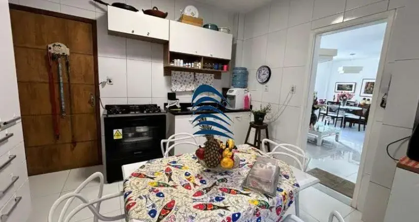 Apartamento amplo  térreo, 02 quartos Sala ampla com dois ambientes  Banheiro socia