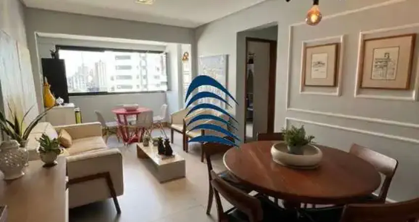 Excelente 3/4 com uma suíte e dependência completa de empregada  no Candeal. Armários planejados, 79 m², 2 garagens cobertas com armários, norte sul, ventiladissimo.