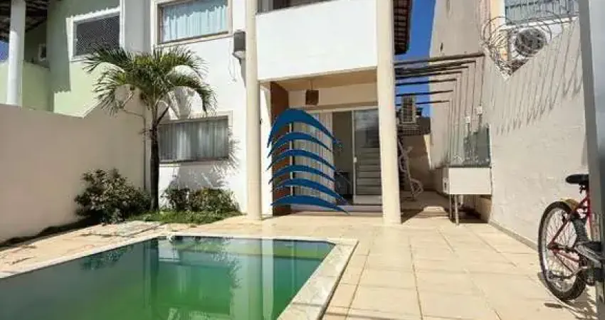 Excelente CASA em Lauro de Freitas    Casa possui 300m2, 4 suítes com closet na master, apoio para empregada, área de serviço, suíte master com jacuzzi.