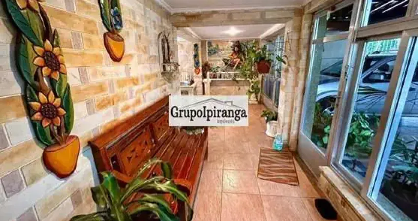 Casa Térrea com churrasqueira, 3 dormitórios, sendo 1 suíte e 6 vagas de garagem