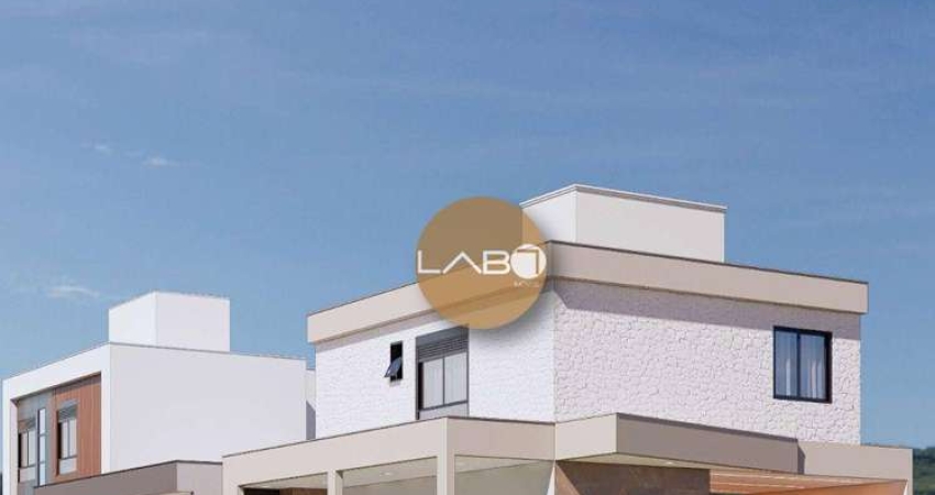 CASA COM 3 SUÍTES PRÓXIMO A PRAIA
