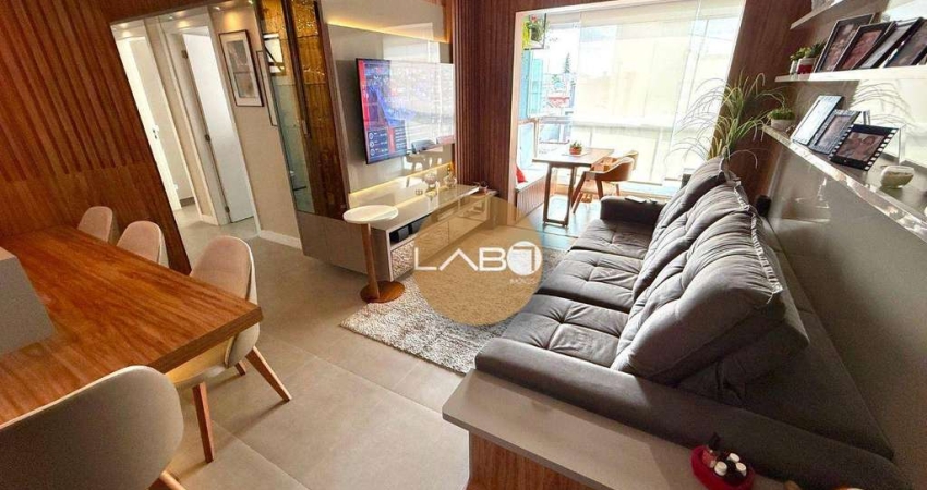 Apartamento 3 dormitórios sendo 1 suíte a somente 300 metros do mar na Praia de Canasvieiras