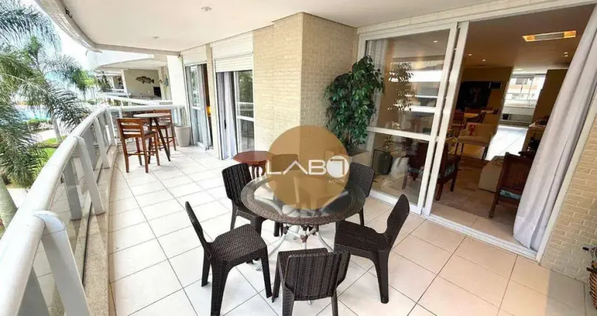 Apartamento 3 dormitórios sendo 3 suítes pé na areia com vista mar.