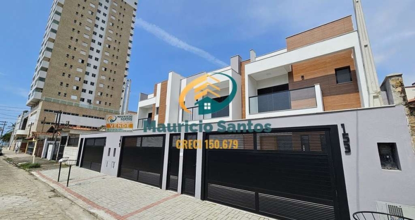 Sobrado Geminado em Mongaguá, bairro Jardim Aguapeú, Novo e com 3 suítes, lavabos e demais dependências, churrasqueira e piscina privativas!!