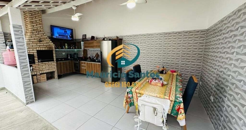 Casa em Mongaguá, bairro Centro, 3 dormitórios sendo 1 suíte, edícula, espaço grill com churrasqueira para o seu lazer bem próximo ao mar!!