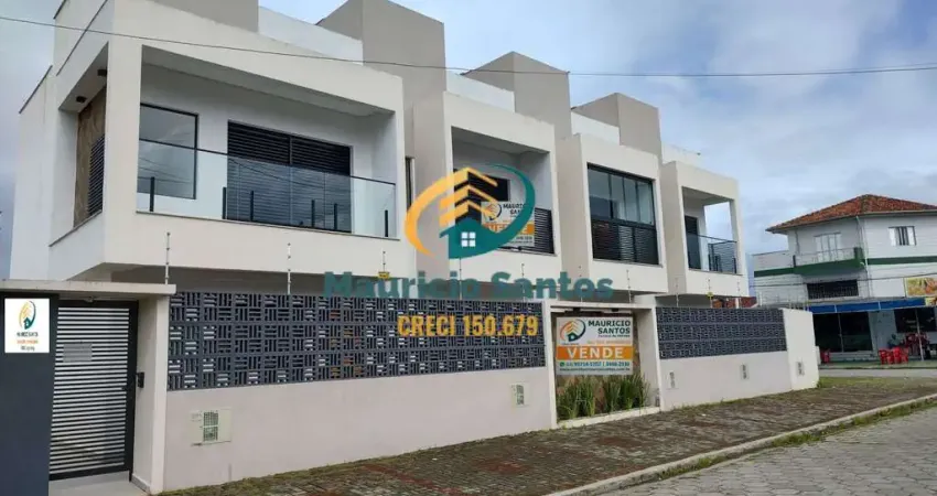 Sobrado geminado e novo em Mongaguá, bairro Vera Cruz, 2 dormitórios sendo 2 suítes, vagas para veículo e moto, excelente padrão e localização.