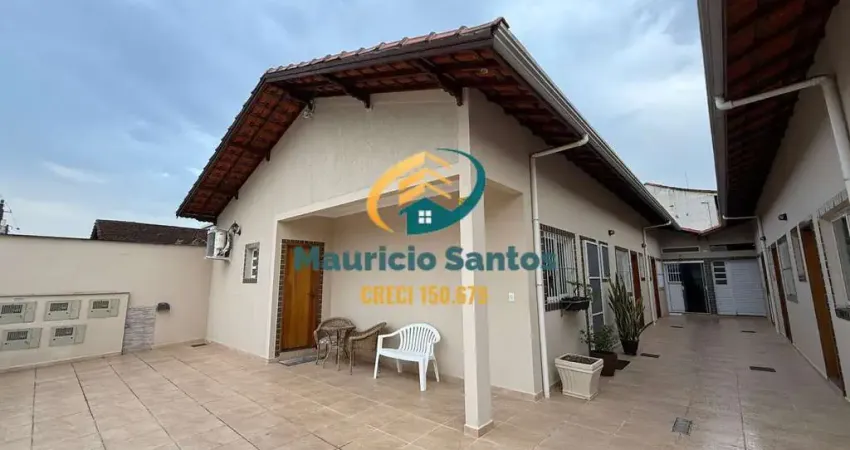 Casa em condomínio em praia grande, bairro maracanã, 1 dormitório e demais dependências, vaga de garagem, próximo a praia!!