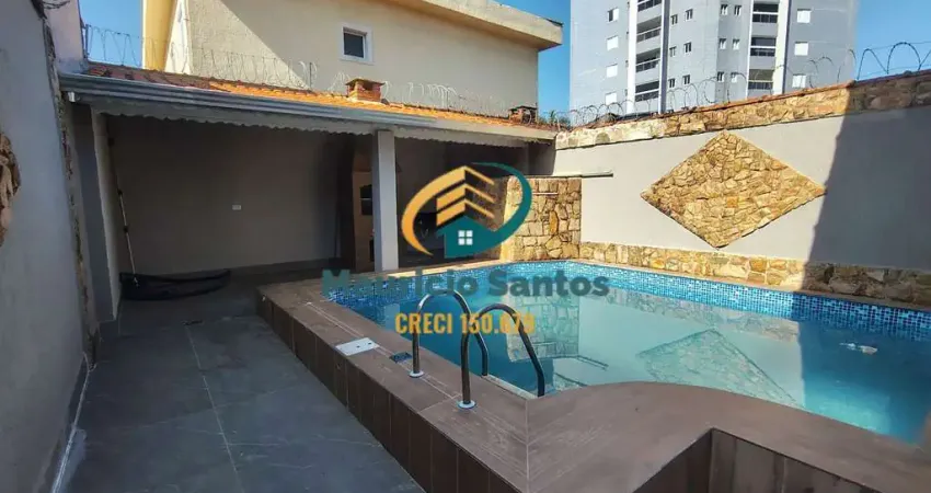 Casa em praia grande, bairro vila caiçara,2 dormitórios sendo 2 suítes, piscina com cascata e espaço com churrasqueira, localizada a duas quadras da praia.
