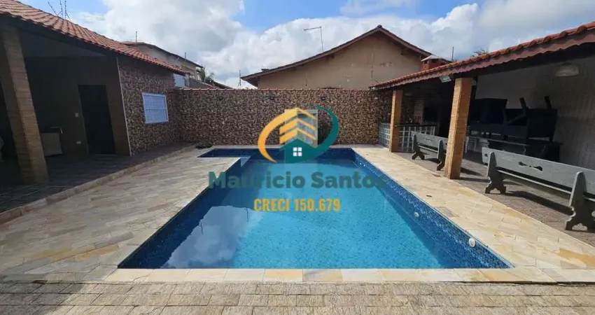 Casa em itanhaém, bairro jardim suarão - praia, ampla com 4 dormitórios, 3 banheiros , 5 vagas, piscina com cascata e churrasqueira, localizada na quadra do mar!!