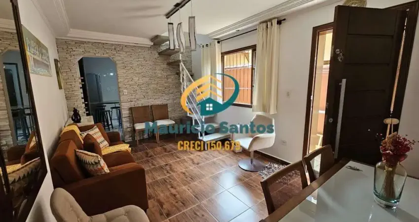 Sobrado em mongaguá, centro da cidade, 4 dormitórios sendo 2 suítes e demais dependências, churrasqueira e forno, excelente padrão e localização.