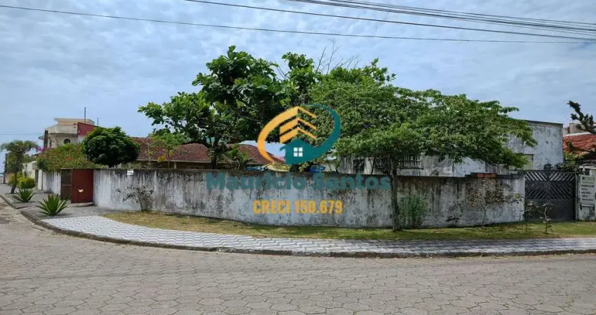 Casa em mongaguá, bairro flórida mirim, 4 suítes e demais dependências, amplo quintal, próximo ao mar, plataforma de pesca e parque ecológico da cidade.
