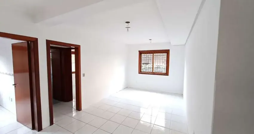 Casa com 3 dormitórios para alugar, 160 m² por R$ 2.444,00/mês - Cristal - Porto