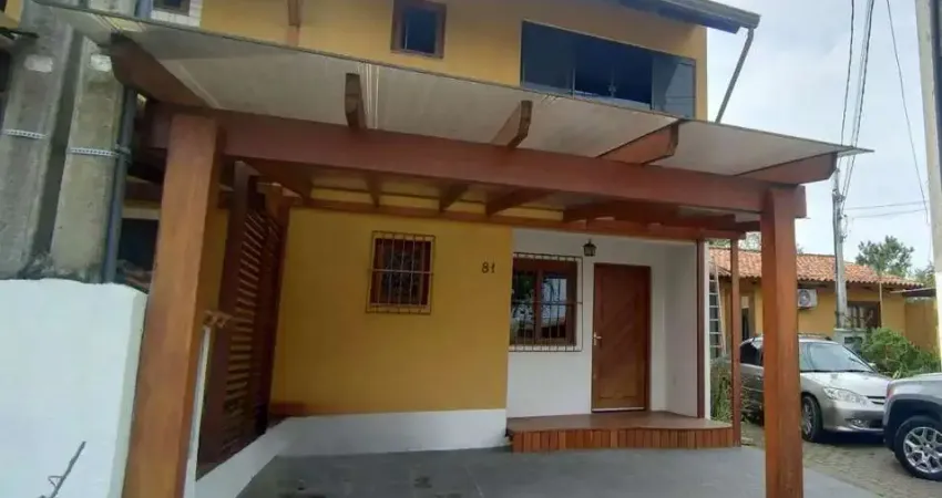 Casa em condomínio com piscina pars locação no bairro hípica zona sul de porto a