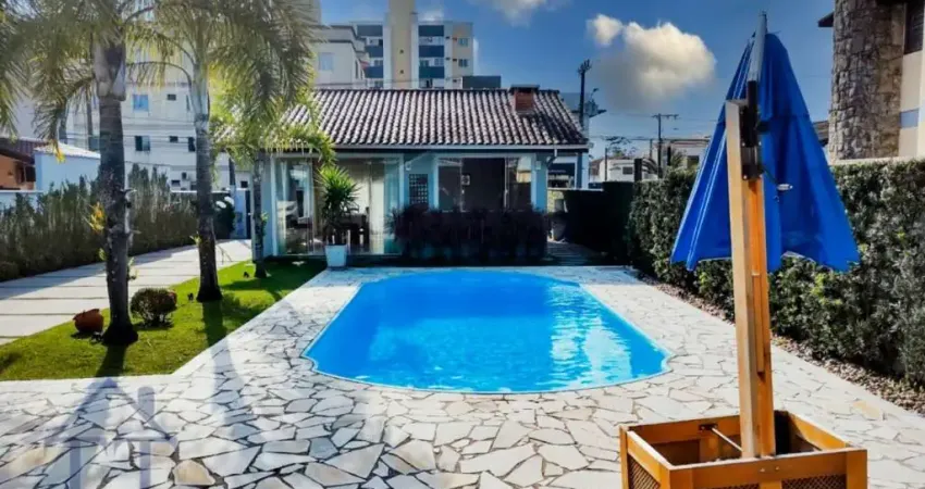 Casa com 4 quartos à venda no Guanabara, Joinville 