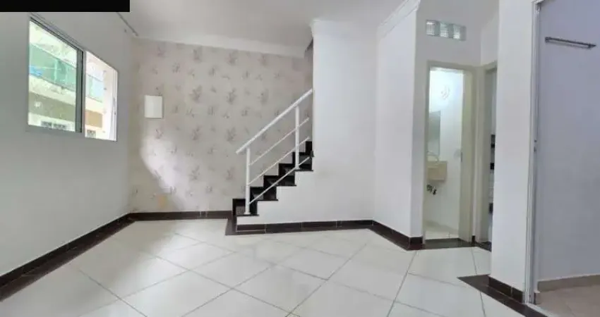 Casa à venda na Vila Mazzei, São Paulo-SP: 3 quartos, 1 suíte, 1 vaga. Condomínio com churrasqueira, piscina e segurança. Imperdível!