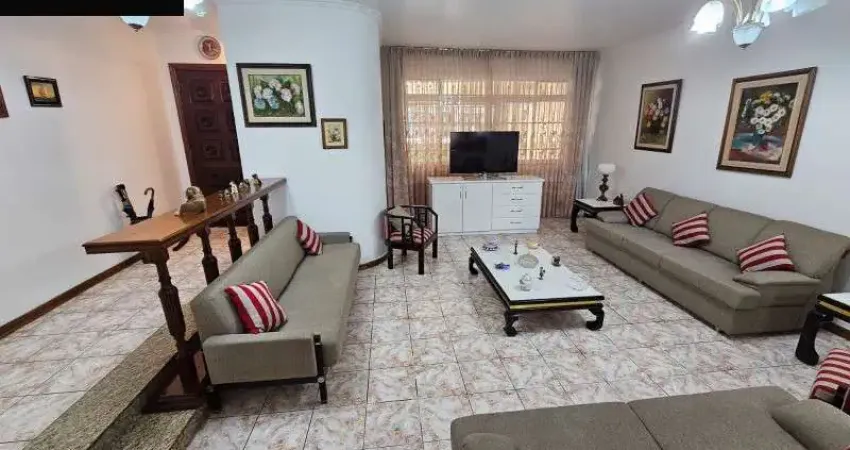 Casa no Jardim Guanca: 4 Quartos, 1 Suíte, 6 Banheiros, 4 Vagas de Garagem, 324m² - São Paulo-SP