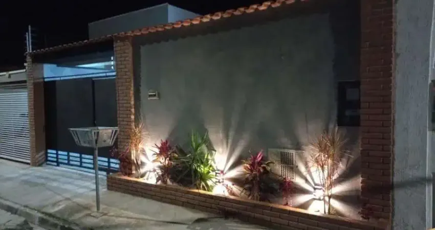 Bela Casa no residencial Santa Clara para Venda em Pindamonhangaba. São 2 dormitórios, sendo uma suíte, 1 sala, cozinha planejada, jardim de inverno.